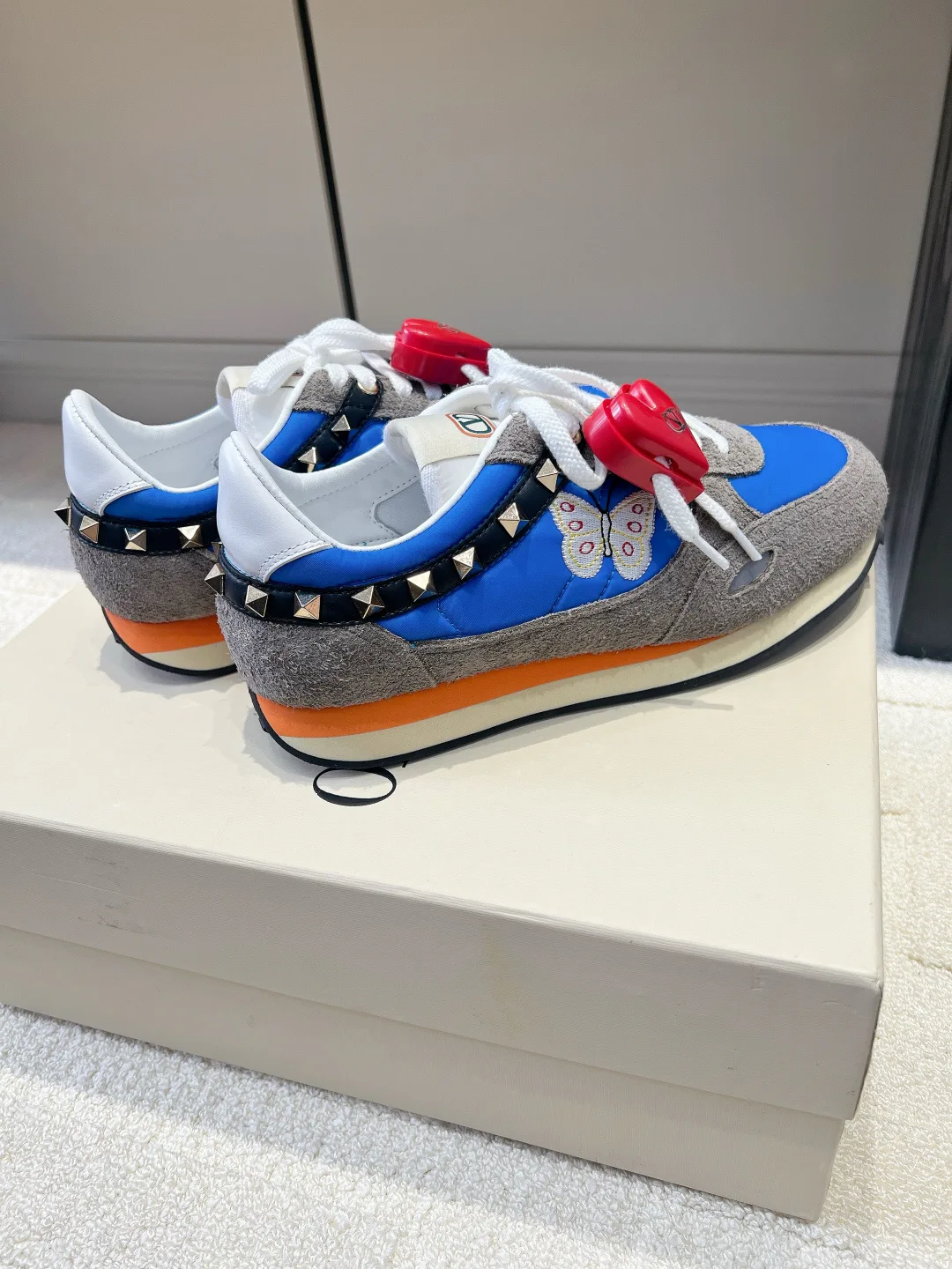 Кроссовки Женские Valentino 18436566