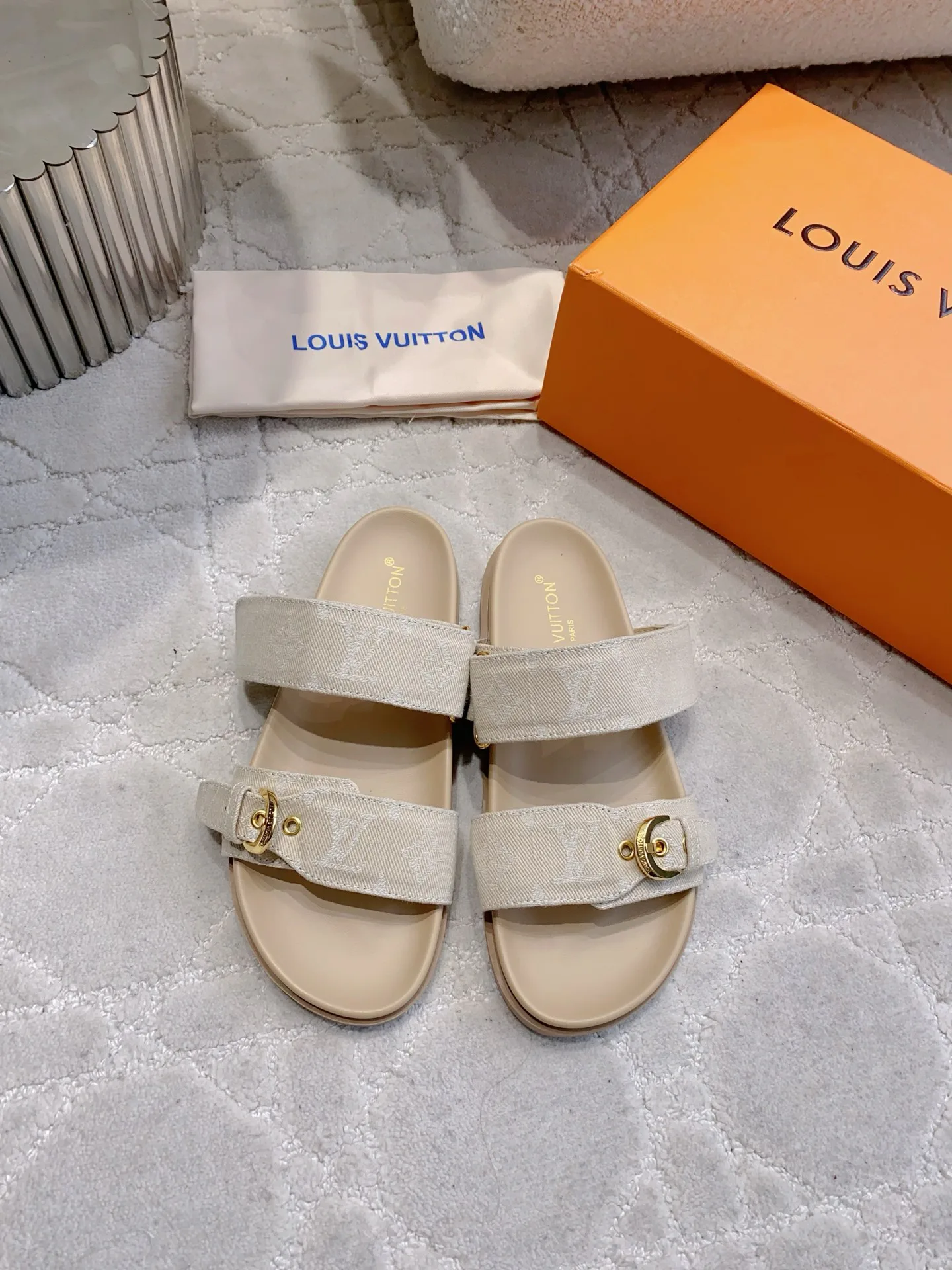 Шлепанцы Женские Louis Vuitton 11669393