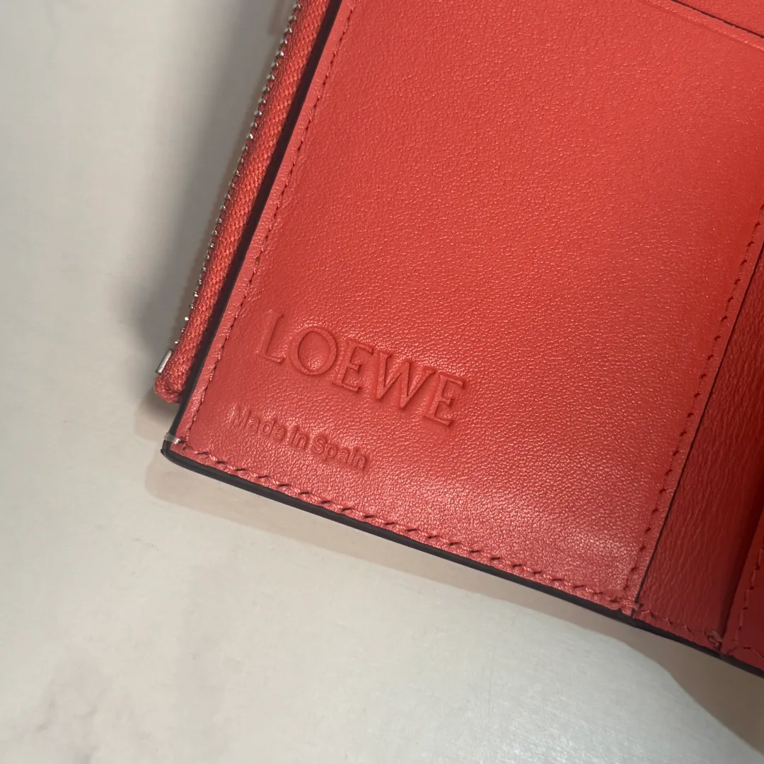 Клатчи Женские Loewe 17678712