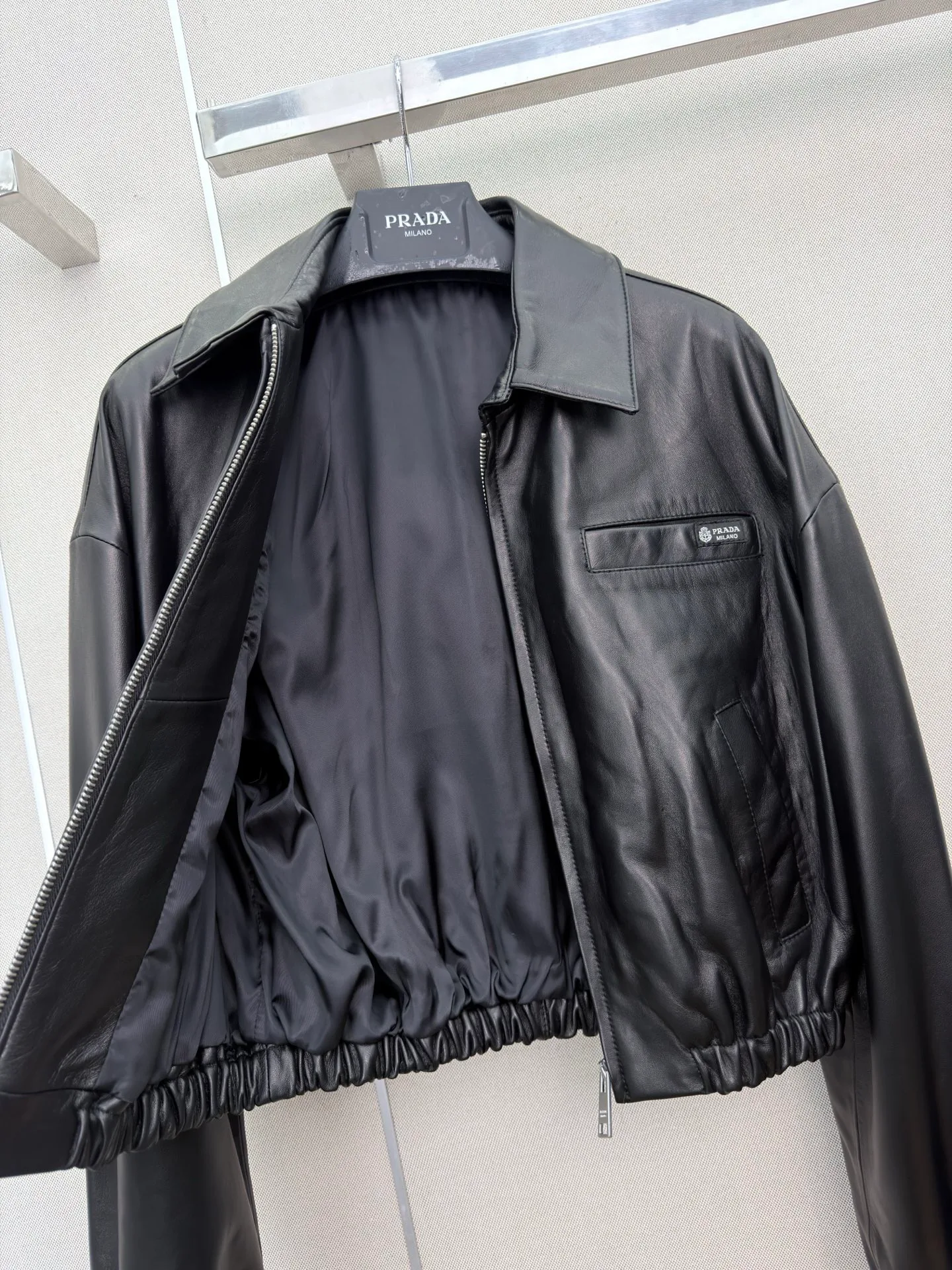 Кожаные Куртки И Дублёнки Женские Prada 18506463