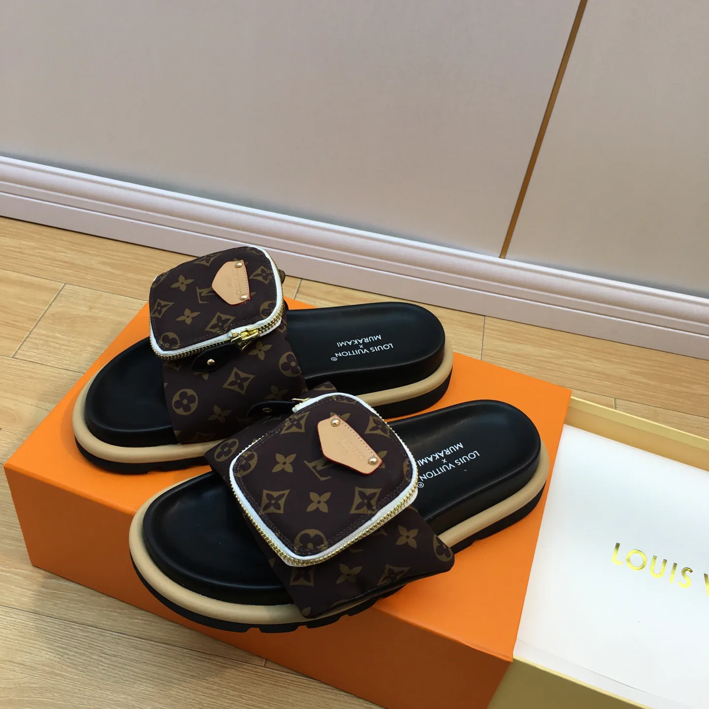 Шлепанцы Женские Louis Vuitton 32505