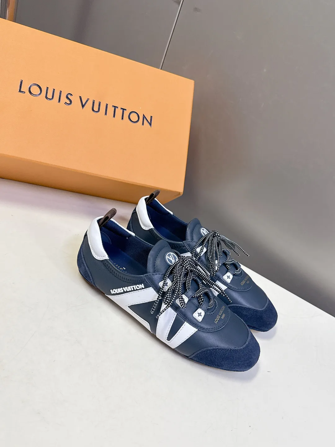 Кроссовки Женские Louis Vuitton 1480736