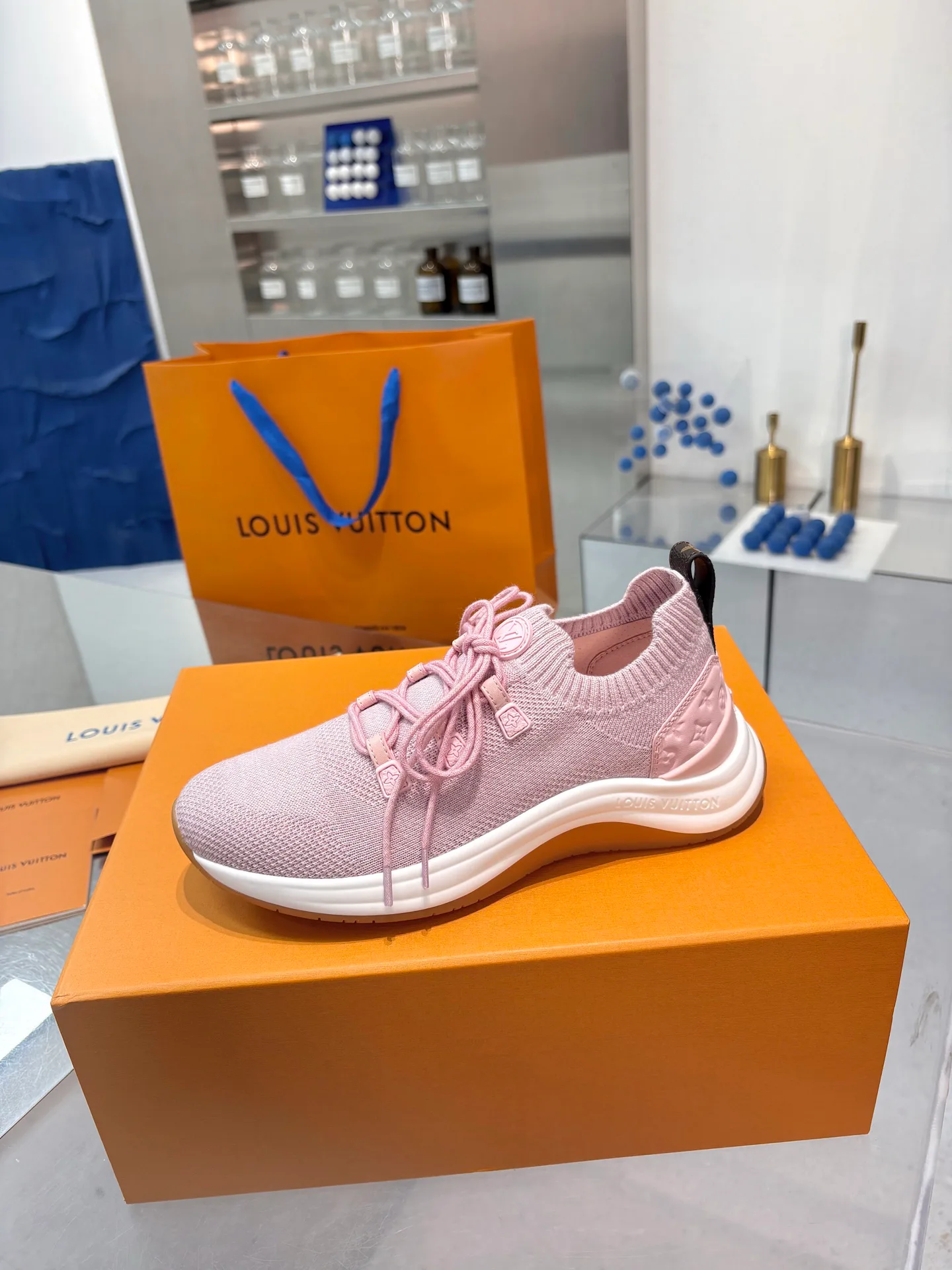 Кроссовки Женские Louis Vuitton 18055137