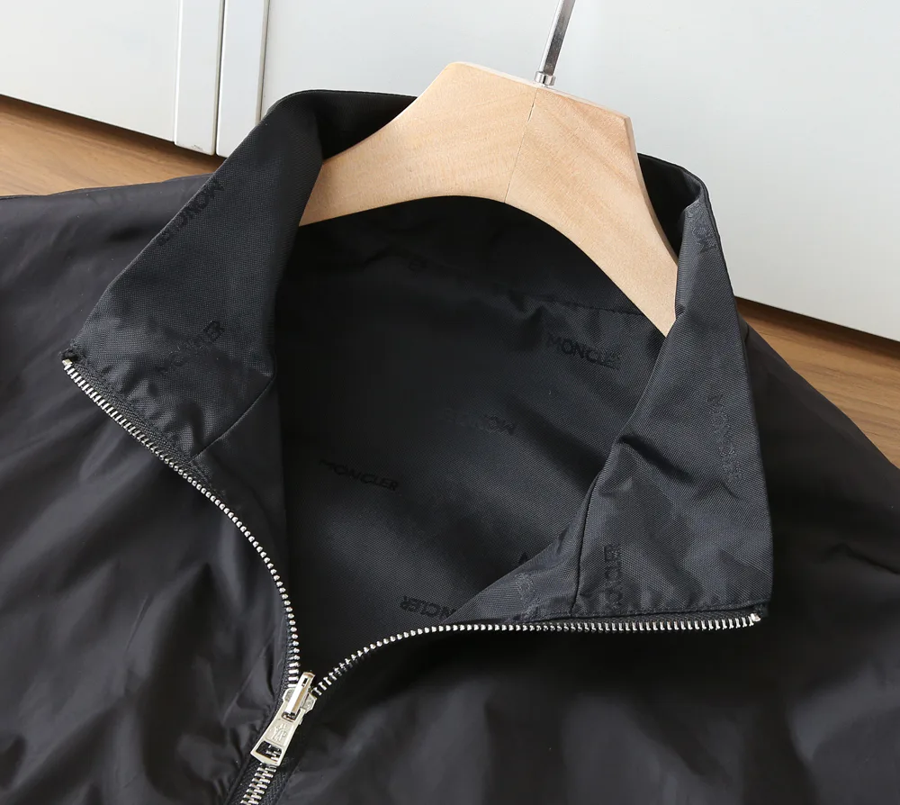 Куртки И Пуховики Мужские Moncler 11011003