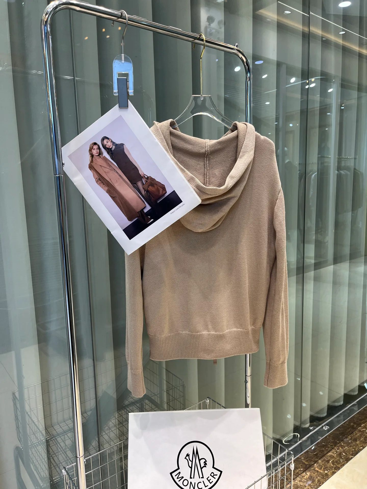 Пуховики Женские Moncler 253195