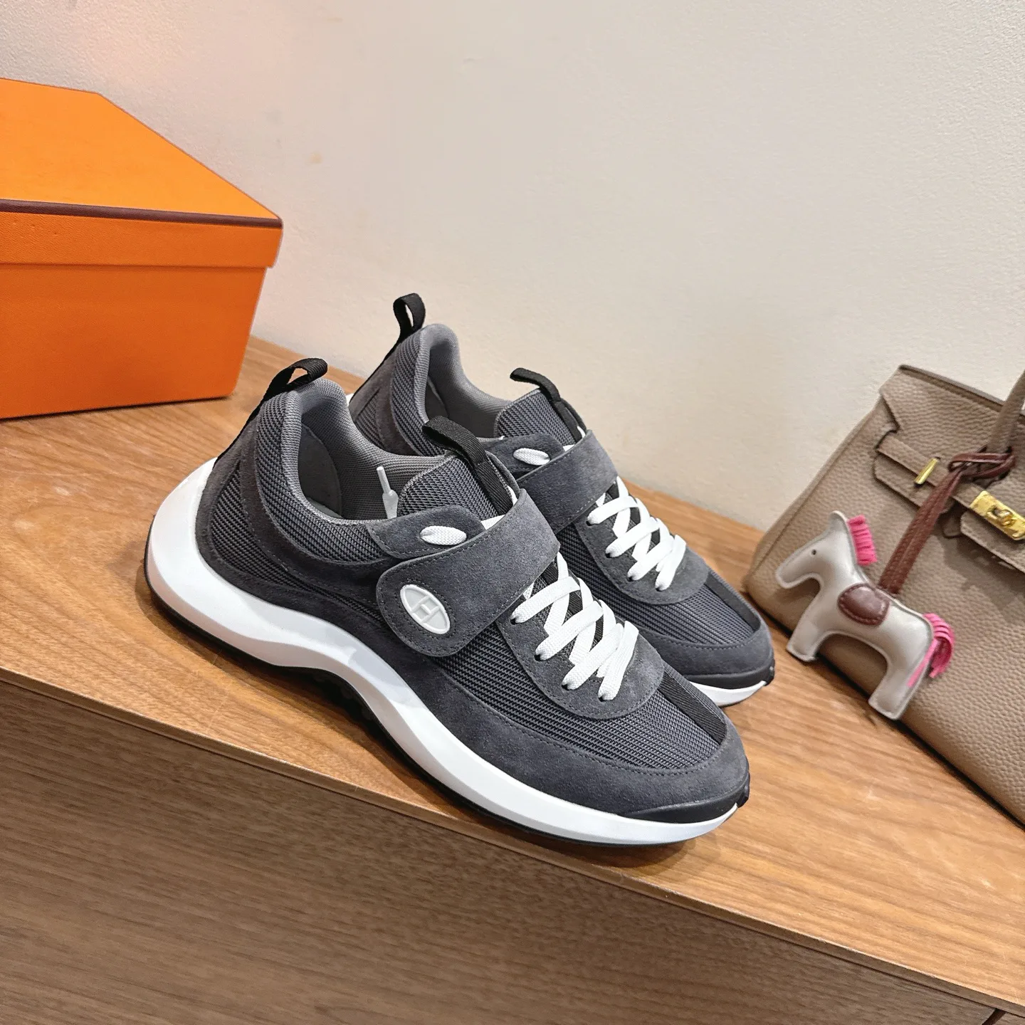 Кроссовки Женские Hermes 10189081