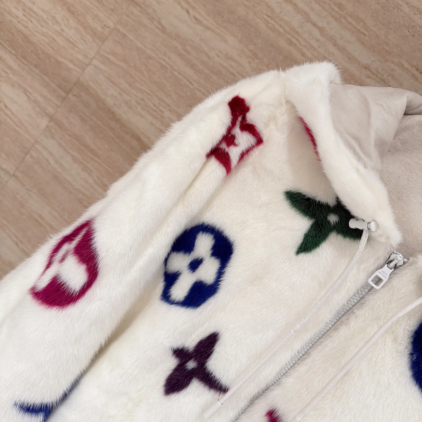 Куртки И Пуховики Женские Louis Vuitton 1061368