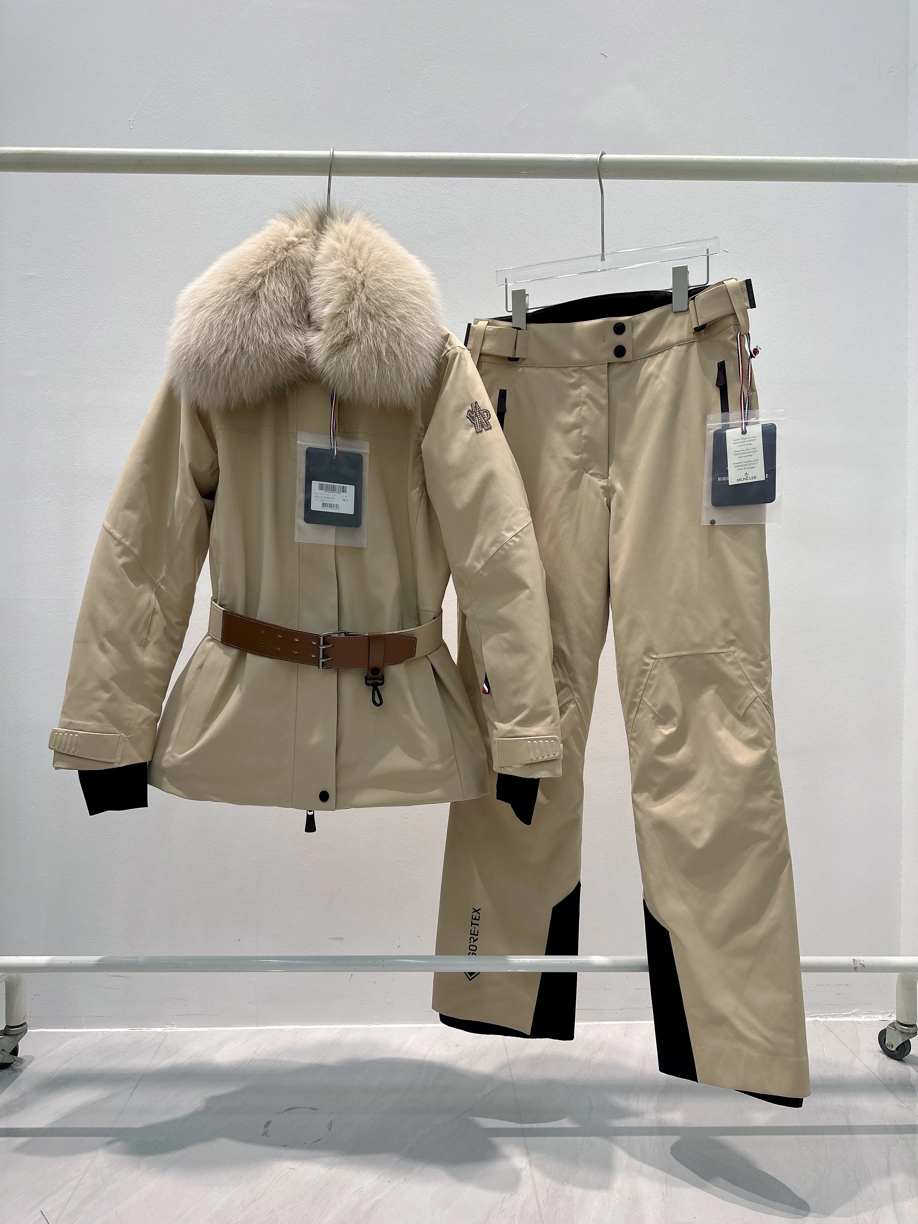 Куртки И Пуховики Женские Moncler 18710240