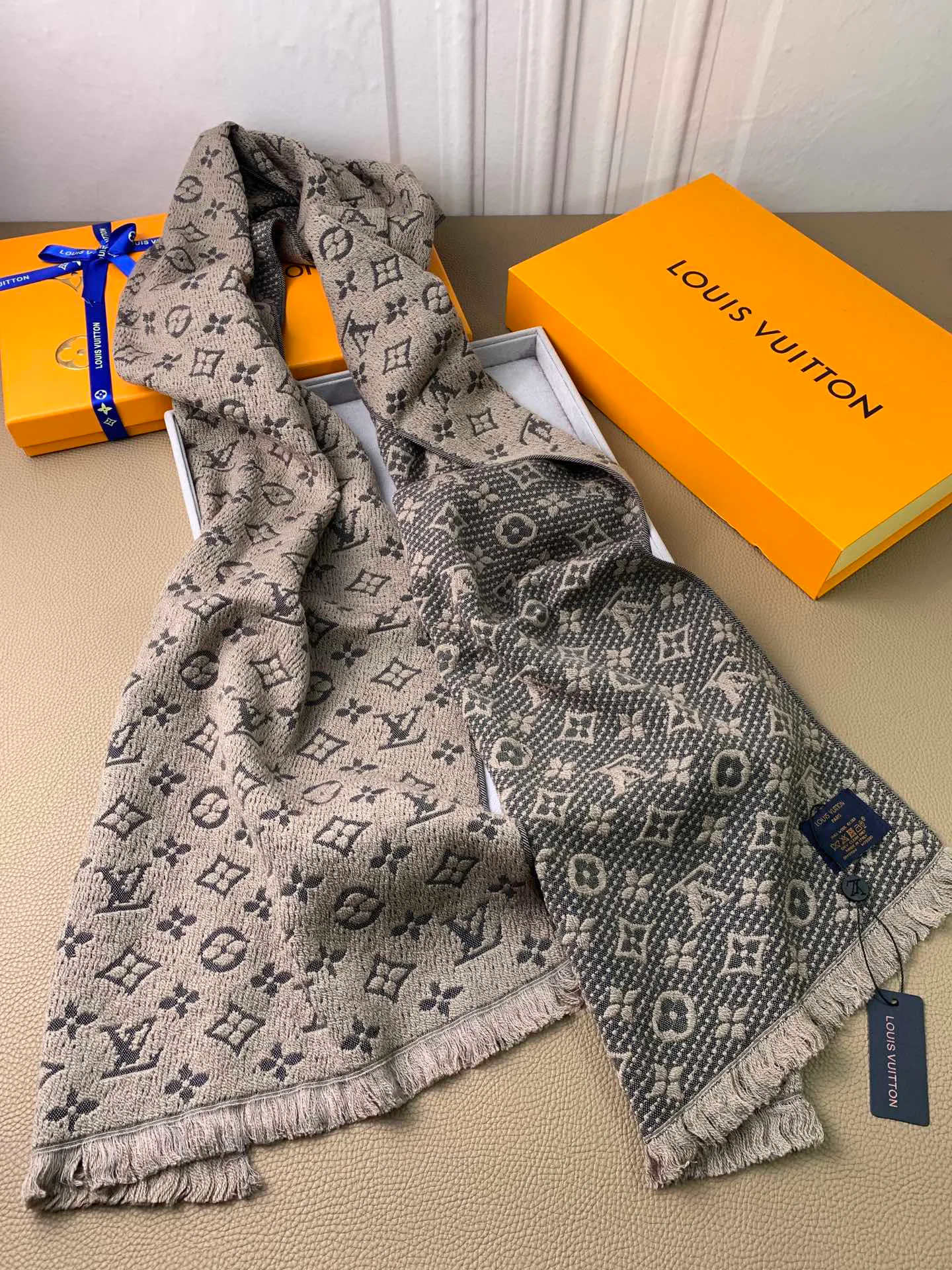 Шарфы Louis Vuitton 18525766
