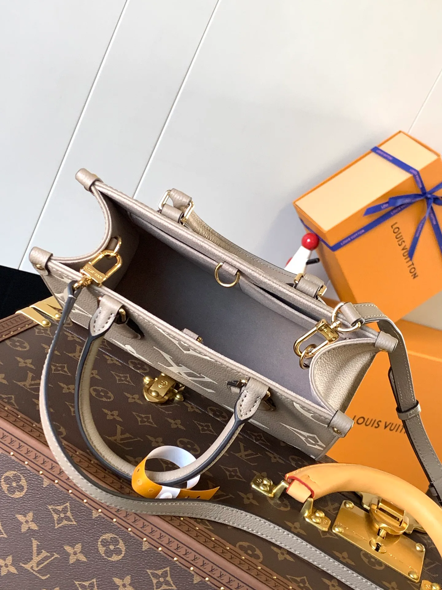 Классические Сумки Женские Louis Vuitton 18148123