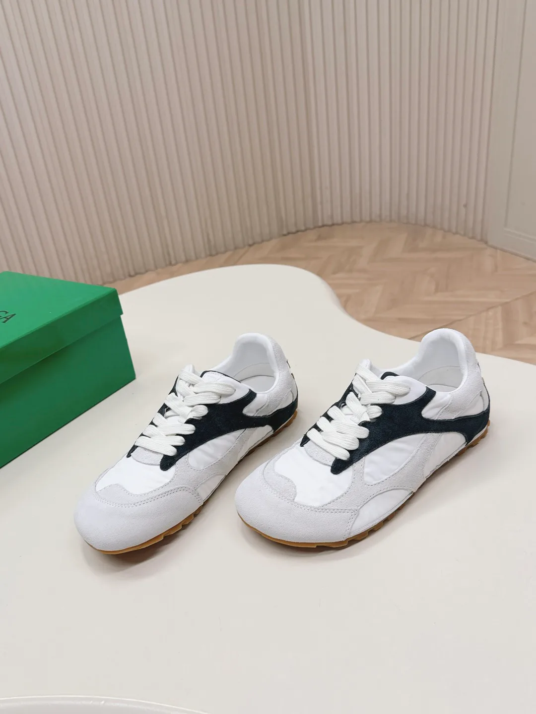 Кроссовки Женские Bottega Veneta 11678183