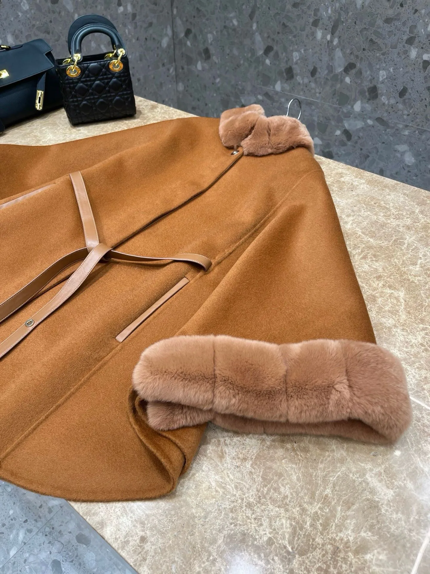 Пальто Женские Loro Piana 17998409