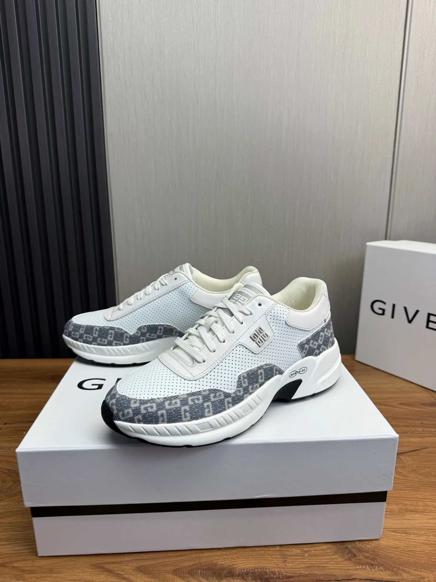 Кроссовки Мужские Givenchy 2380934