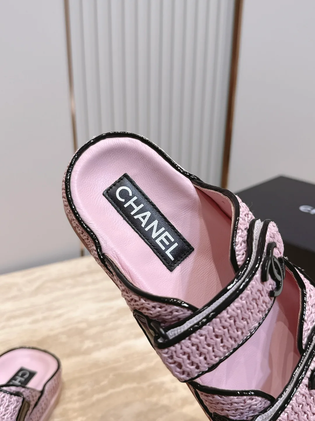 Шлепанцы Женские Chanel 17336040