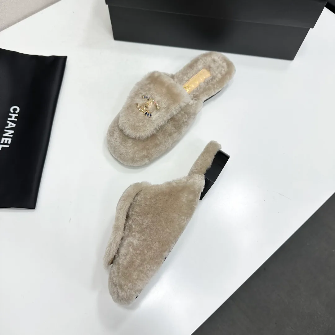 Тапочки Женские Chanel 18436110