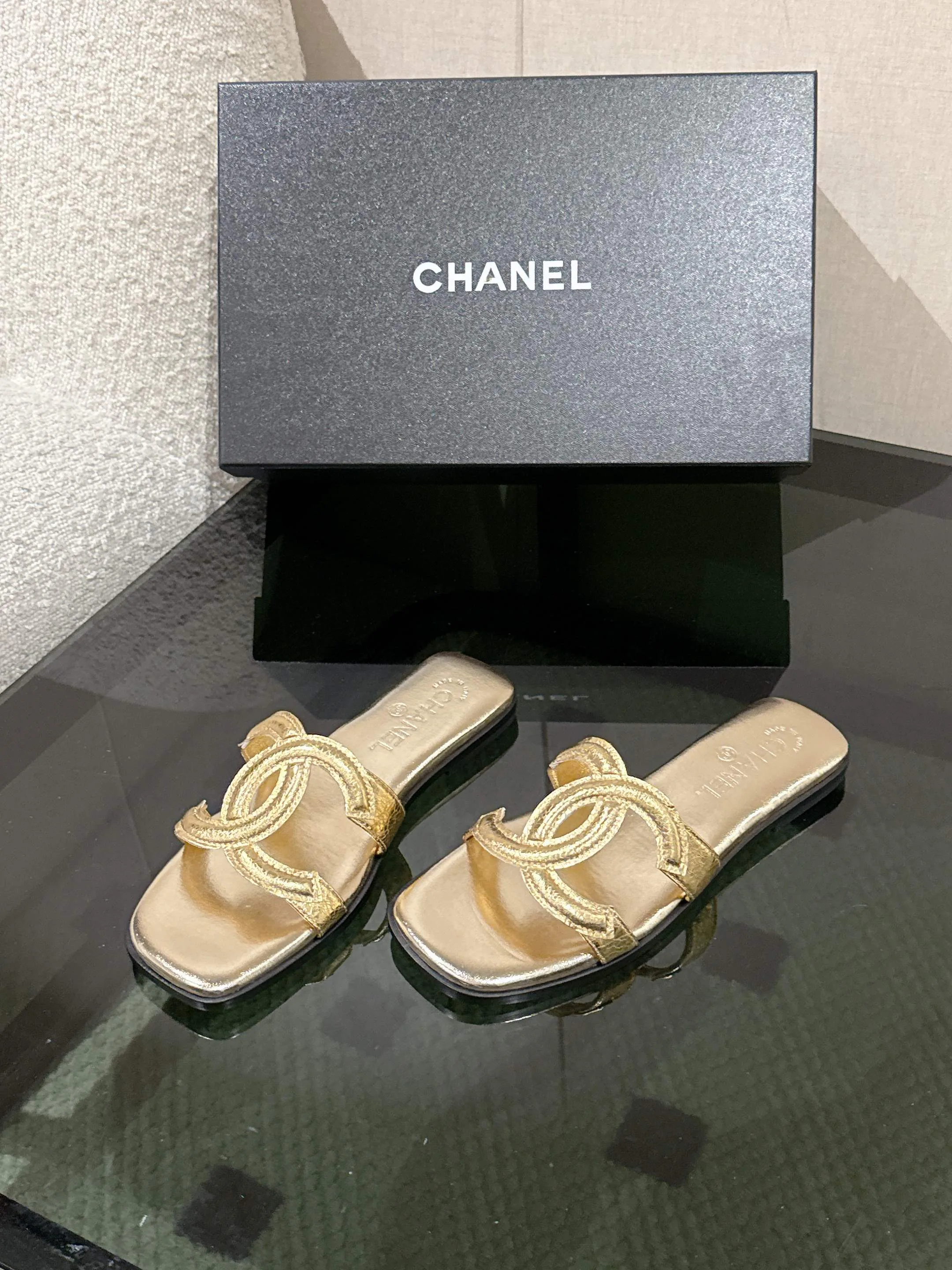Шлепанцы Женские Chanel 11678194