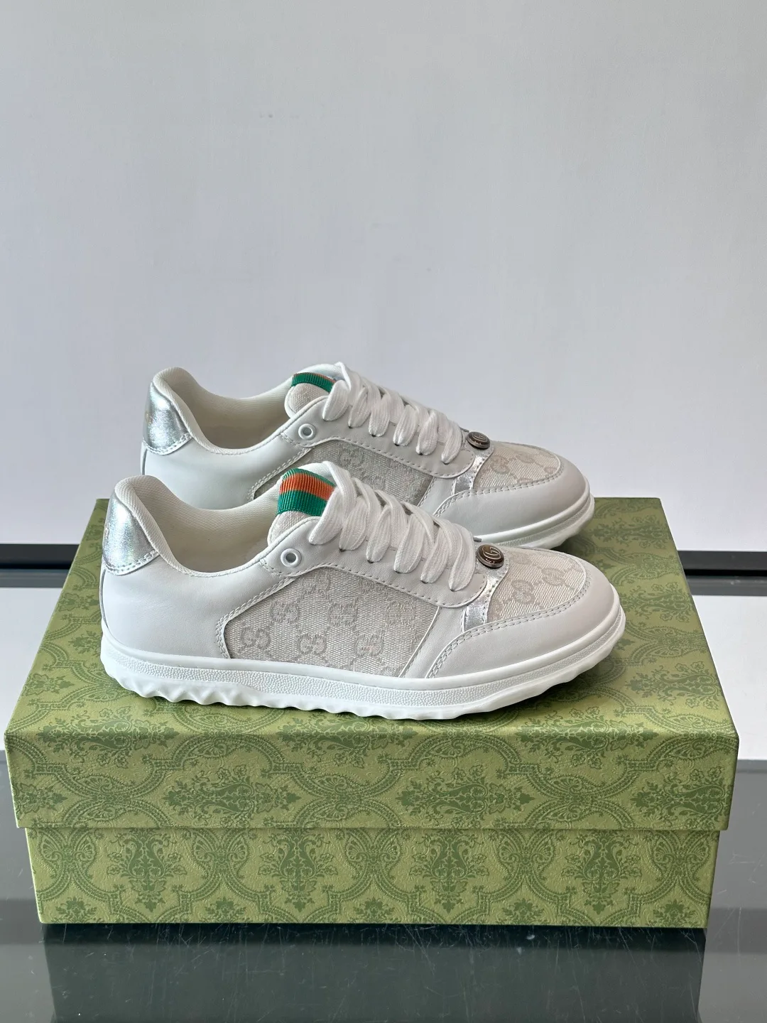 Кроссовки Женские Gucci 17069304