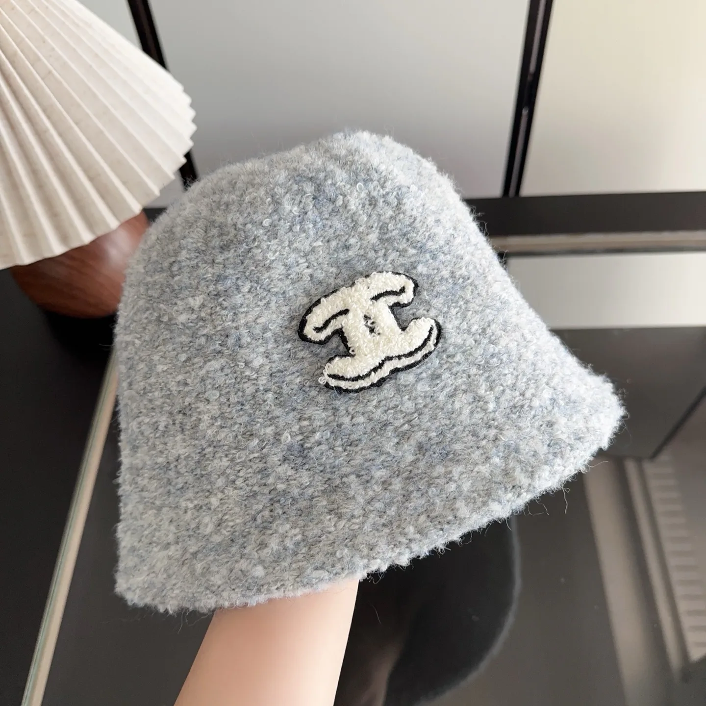 Головные Уборы Chanel 18105709