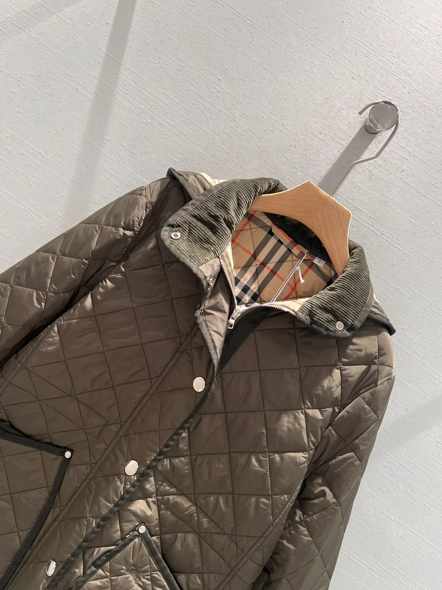 Куртки И Пуховики Женские Burberry 2420424