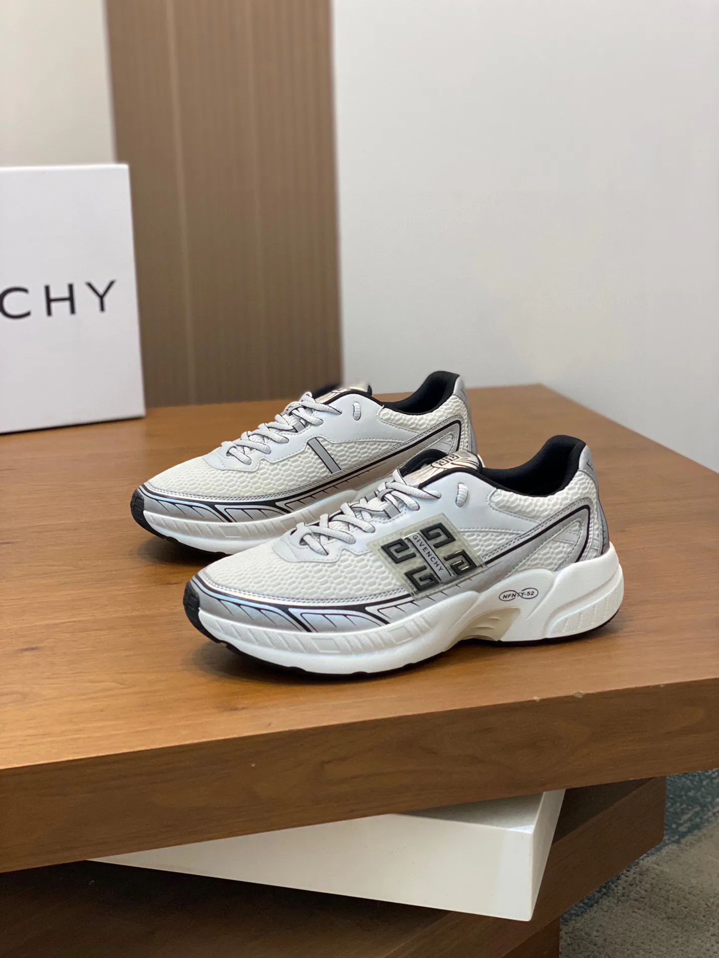 Кроссовки Мужские Givenchy 1193035