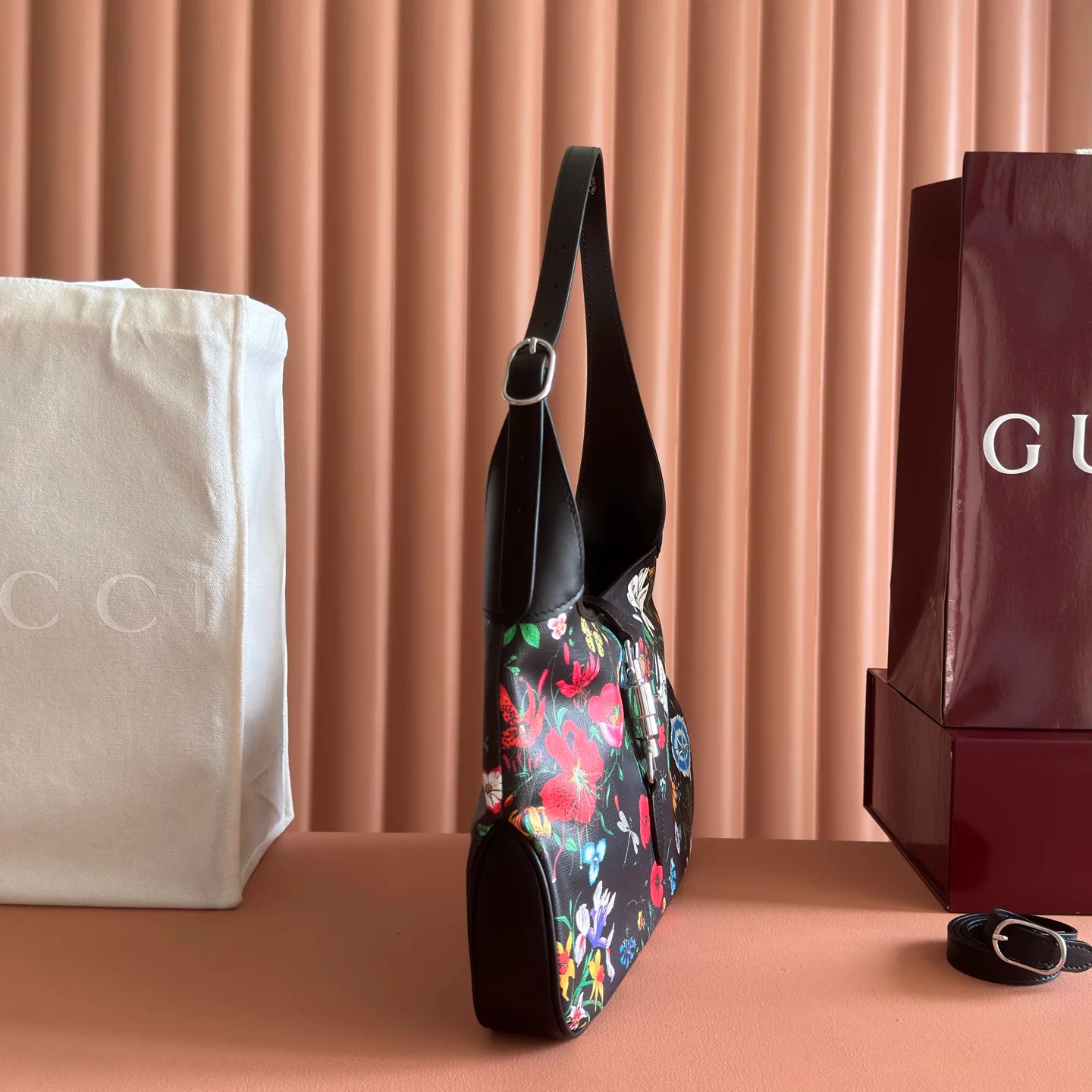 Классические Сумки Женские Gucci 18148086