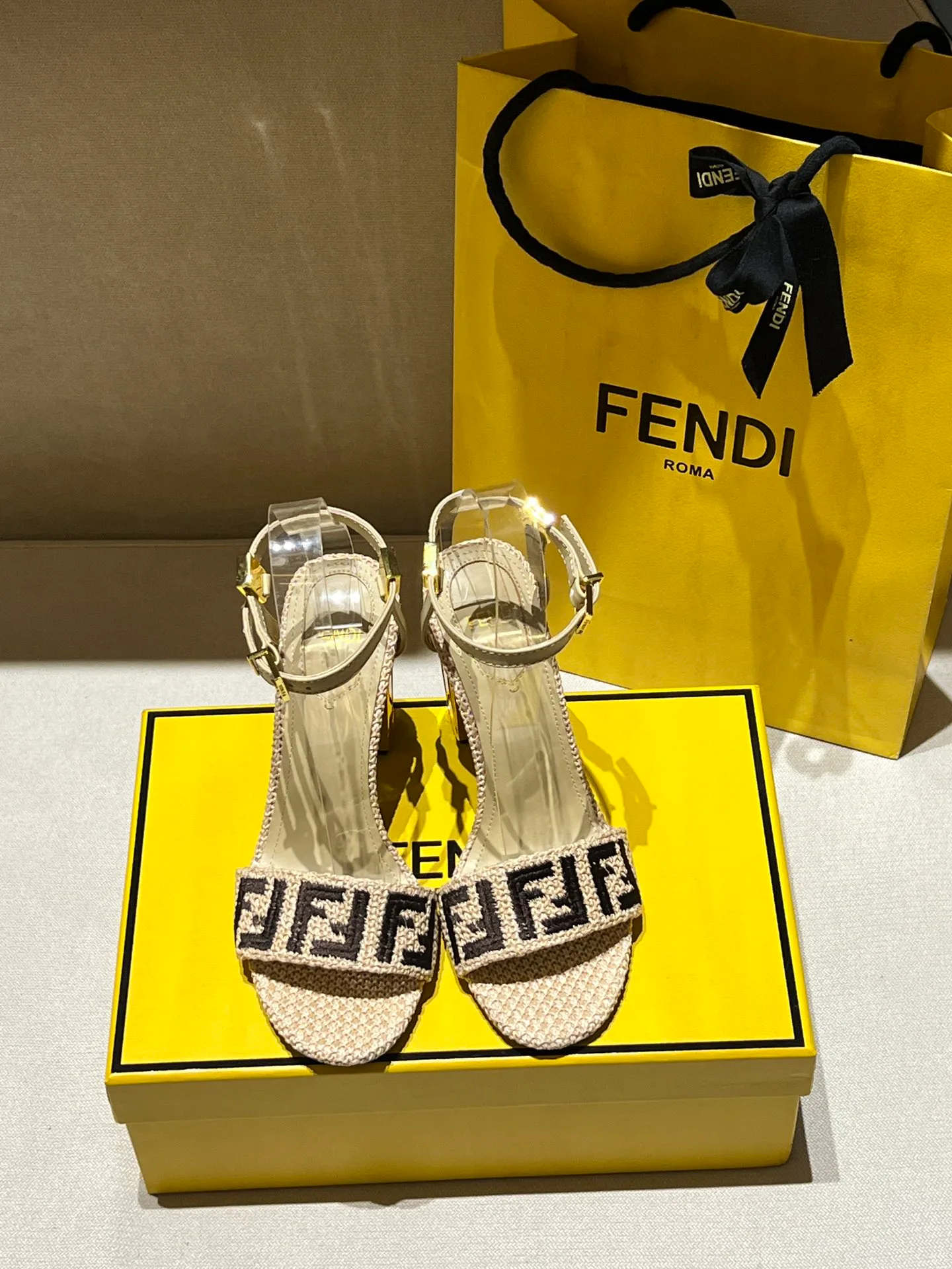 Босоножки Женские Fendi