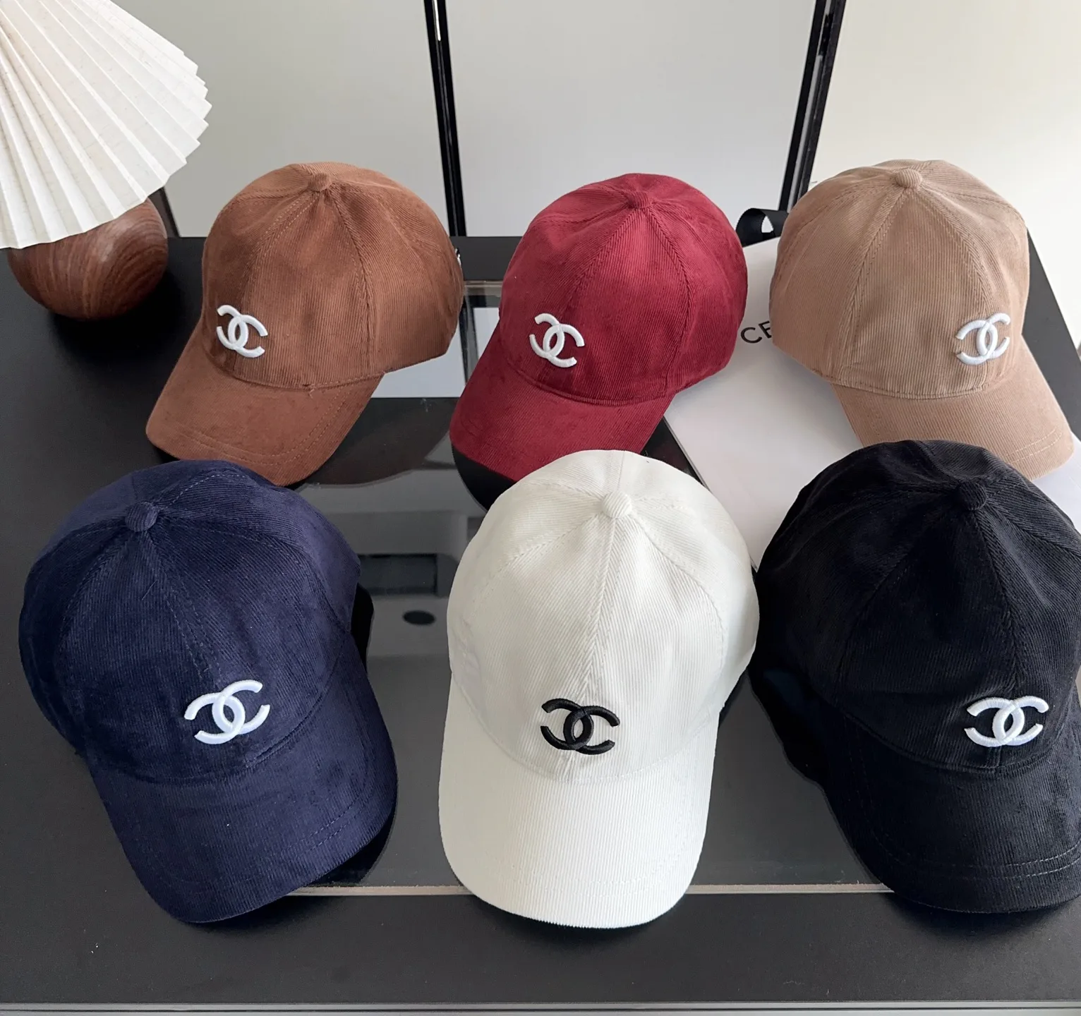 Головные Уборы Chanel 18449979