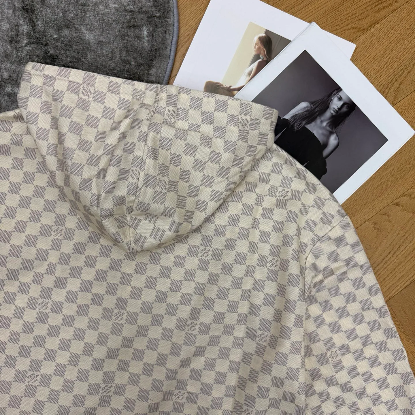 Куртки И Пуховики Женские Louis Vuitton 18348265