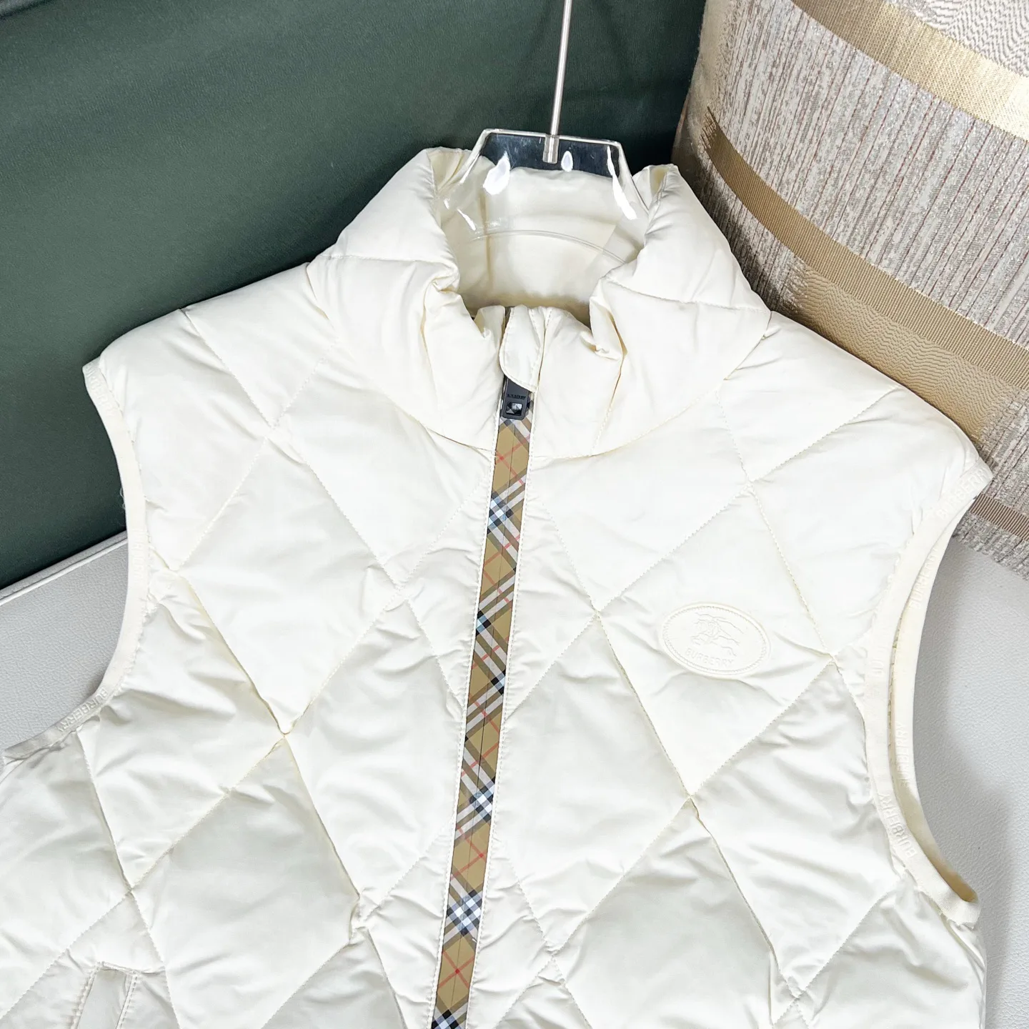Жилеты Женские Burberry 18728598