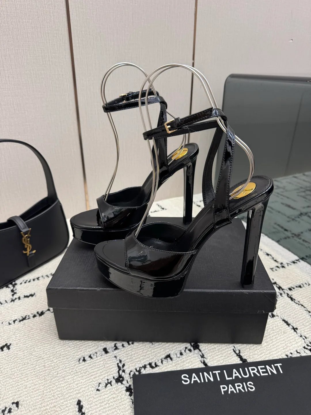 Босоножки Женские Saint Laurent 18049024