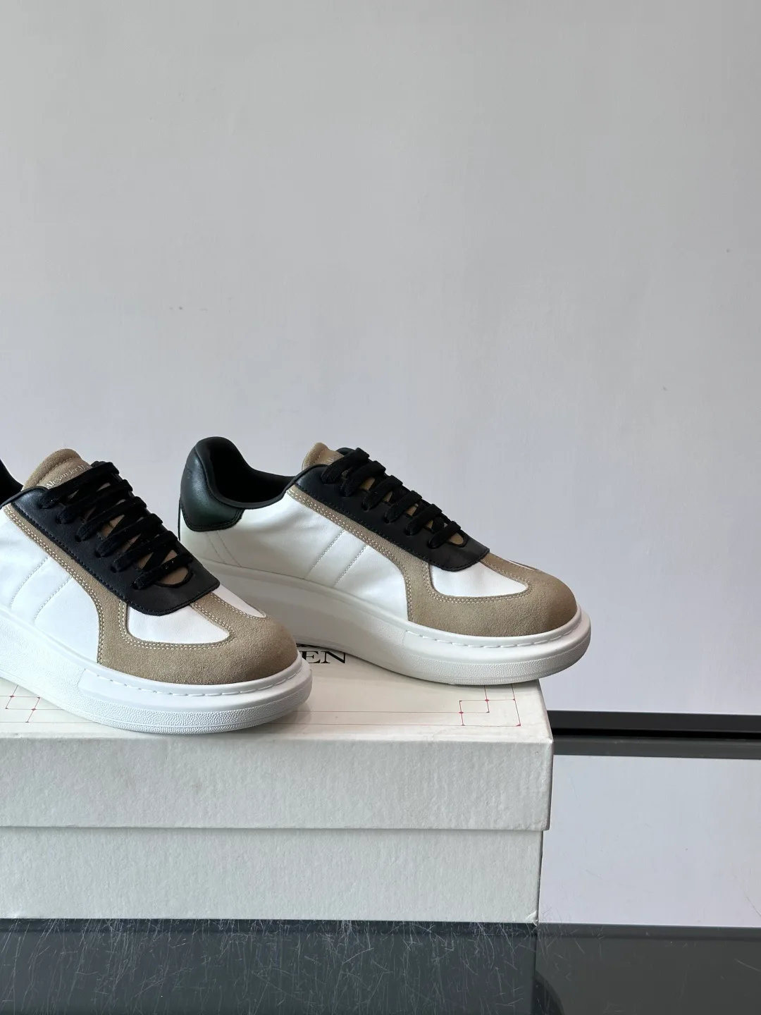 Кроссовки Женские Alexander Mcqueen 17200127