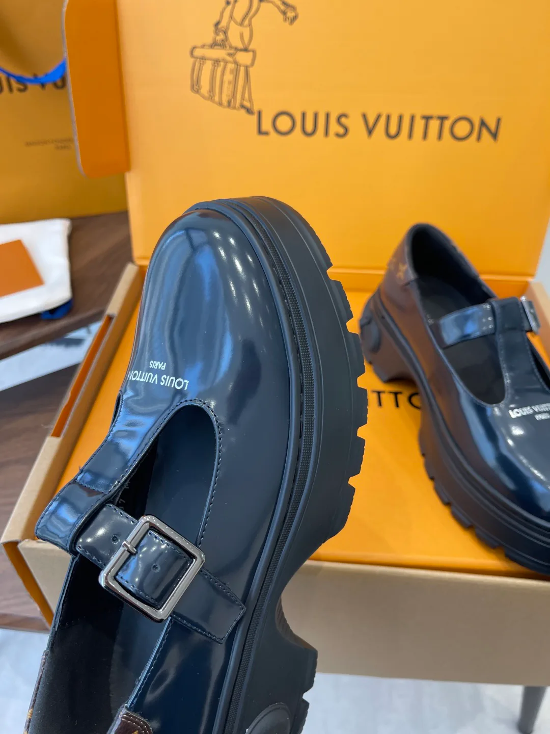 Туфли Женские Louis Vuitton 1401154