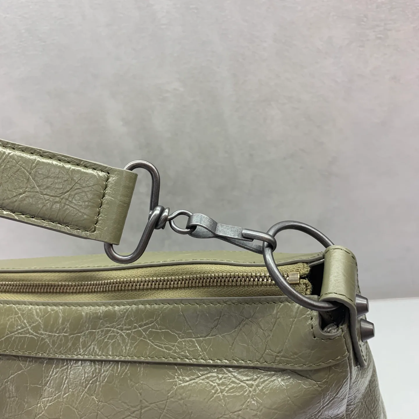 Сумки На Ремне Женские Balenciaga 17419145