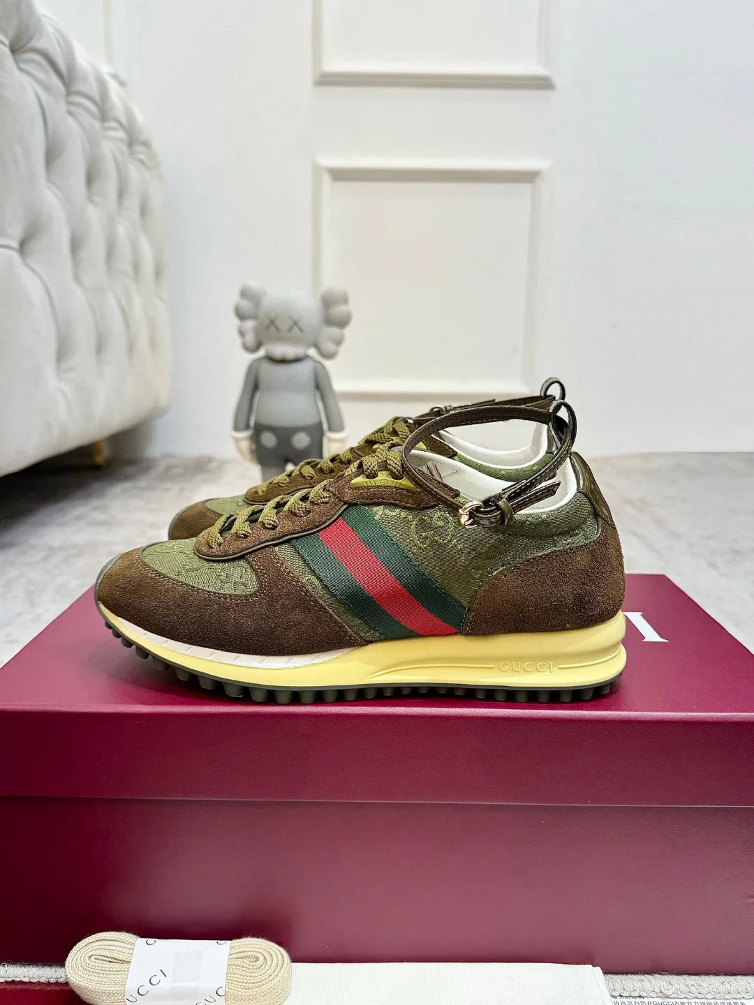 Кроссовки Женские Gucci 944886