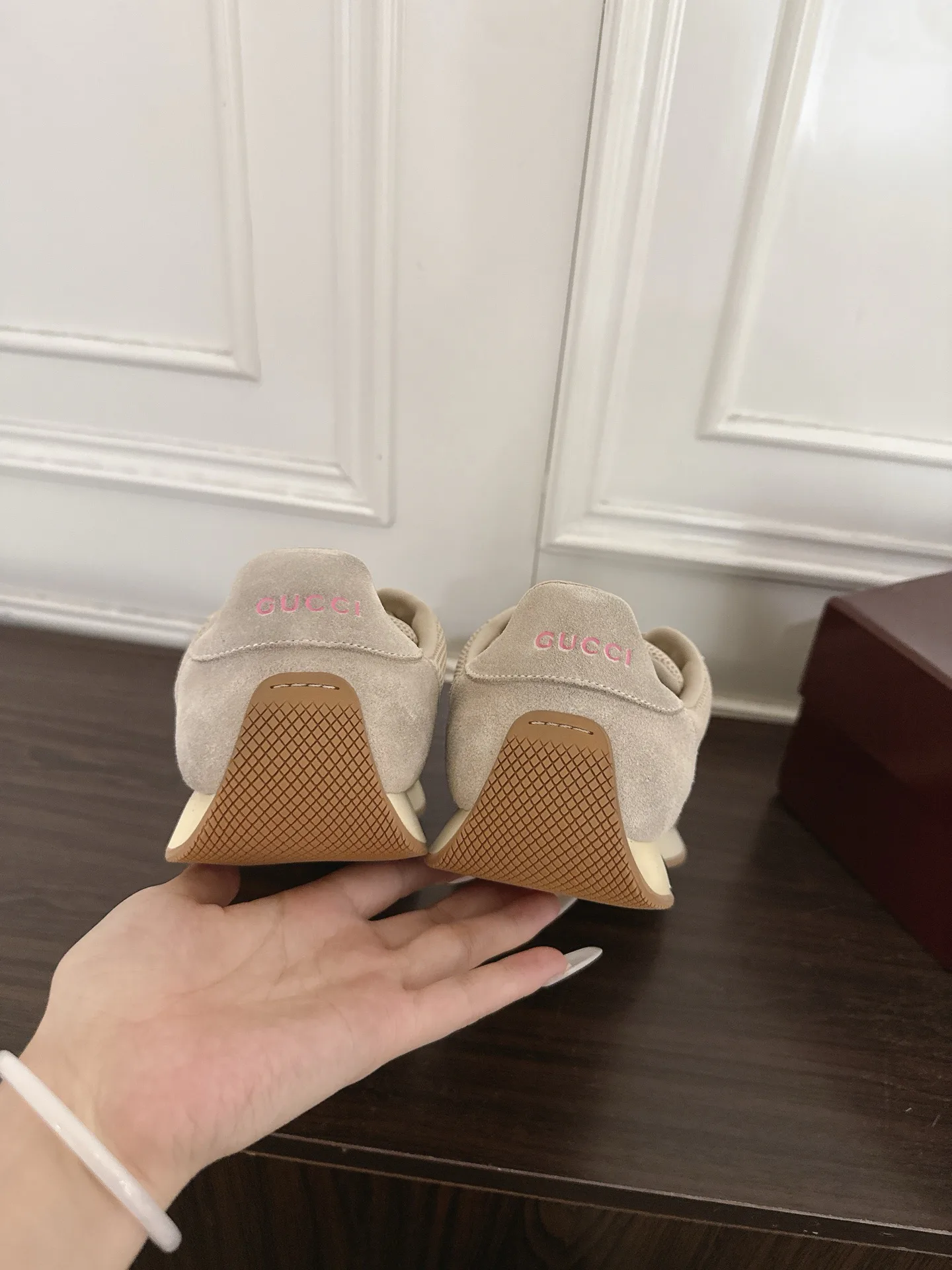 Кроссовки Женские Gucci 17946894