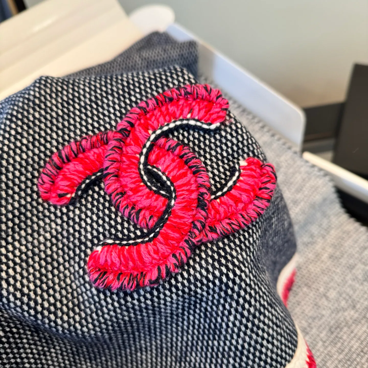 Шарфы Chanel 18104905