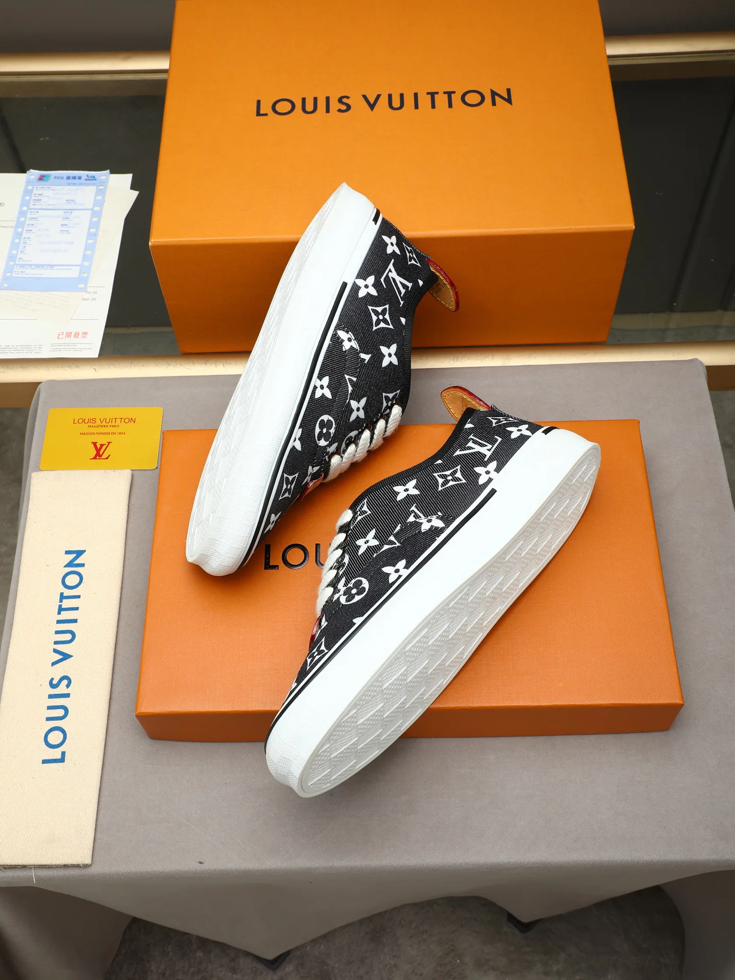 Кроссовки Женские Louis Vuitton 17947258