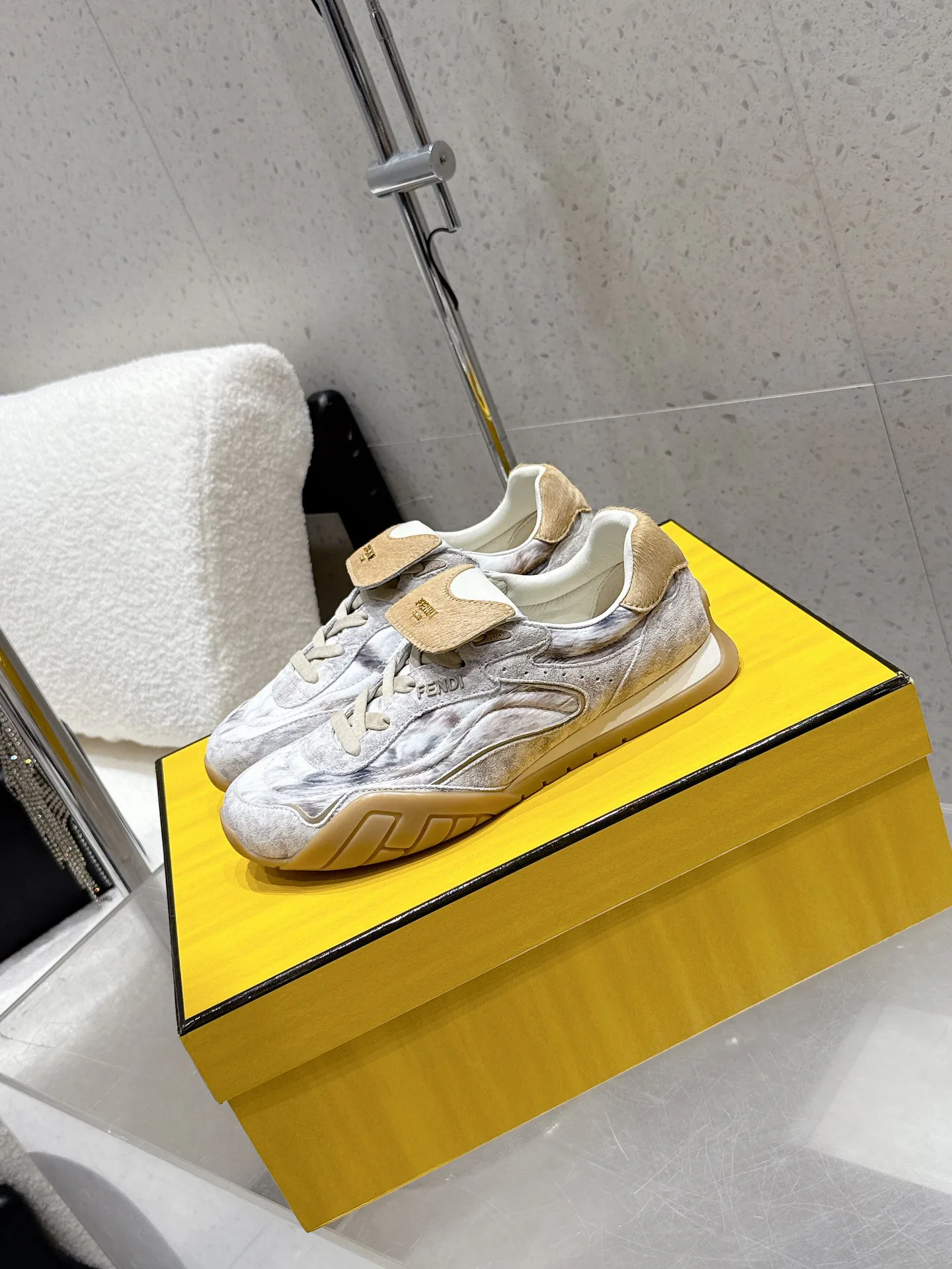 Кроссовки Женские Fendi 13078812