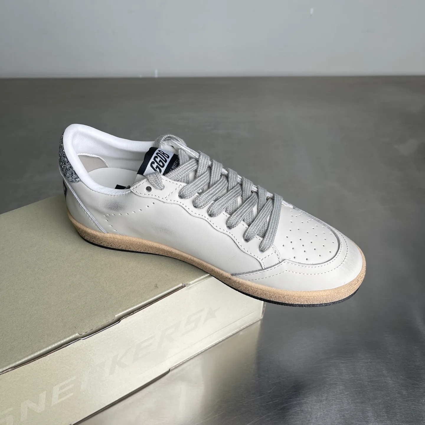 Кроссовки Женские Golden Goose 18039606