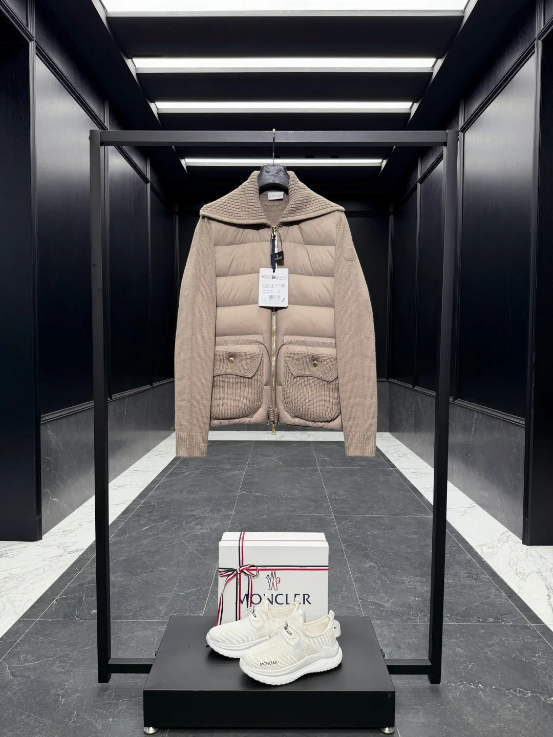Куртки И Пуховики Женские Moncler 18927177