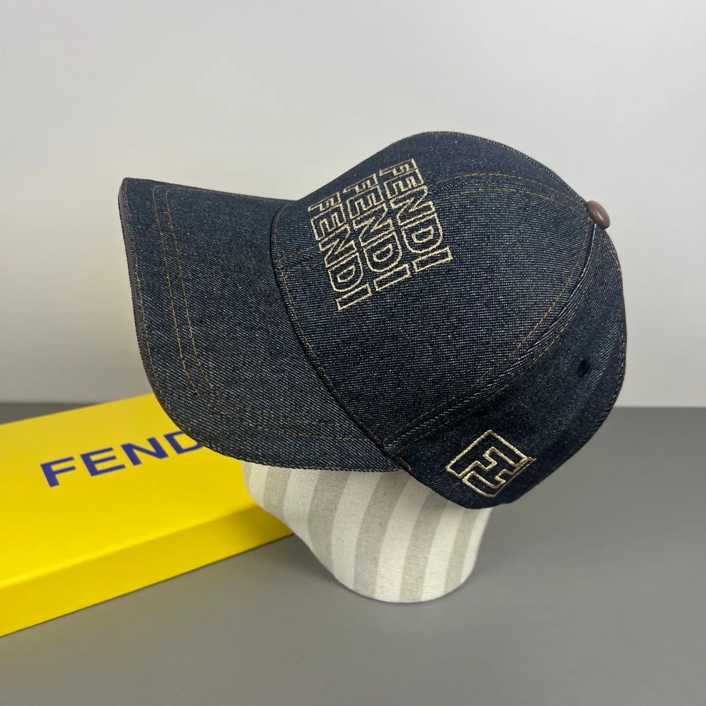 Головные Уборы Fendi 12960636