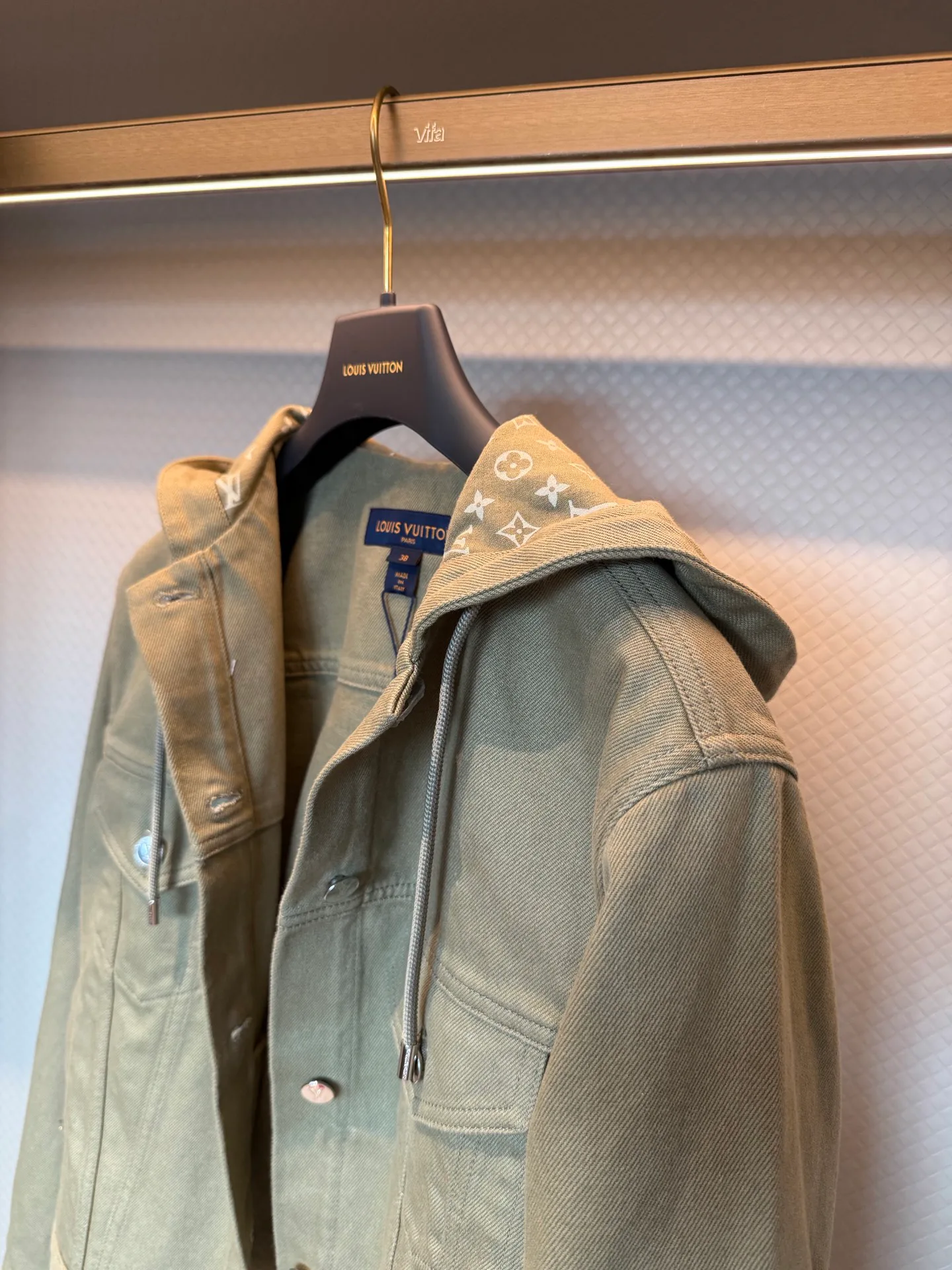 Куртки И Пуховики Женские Louis Vuitton 17094451