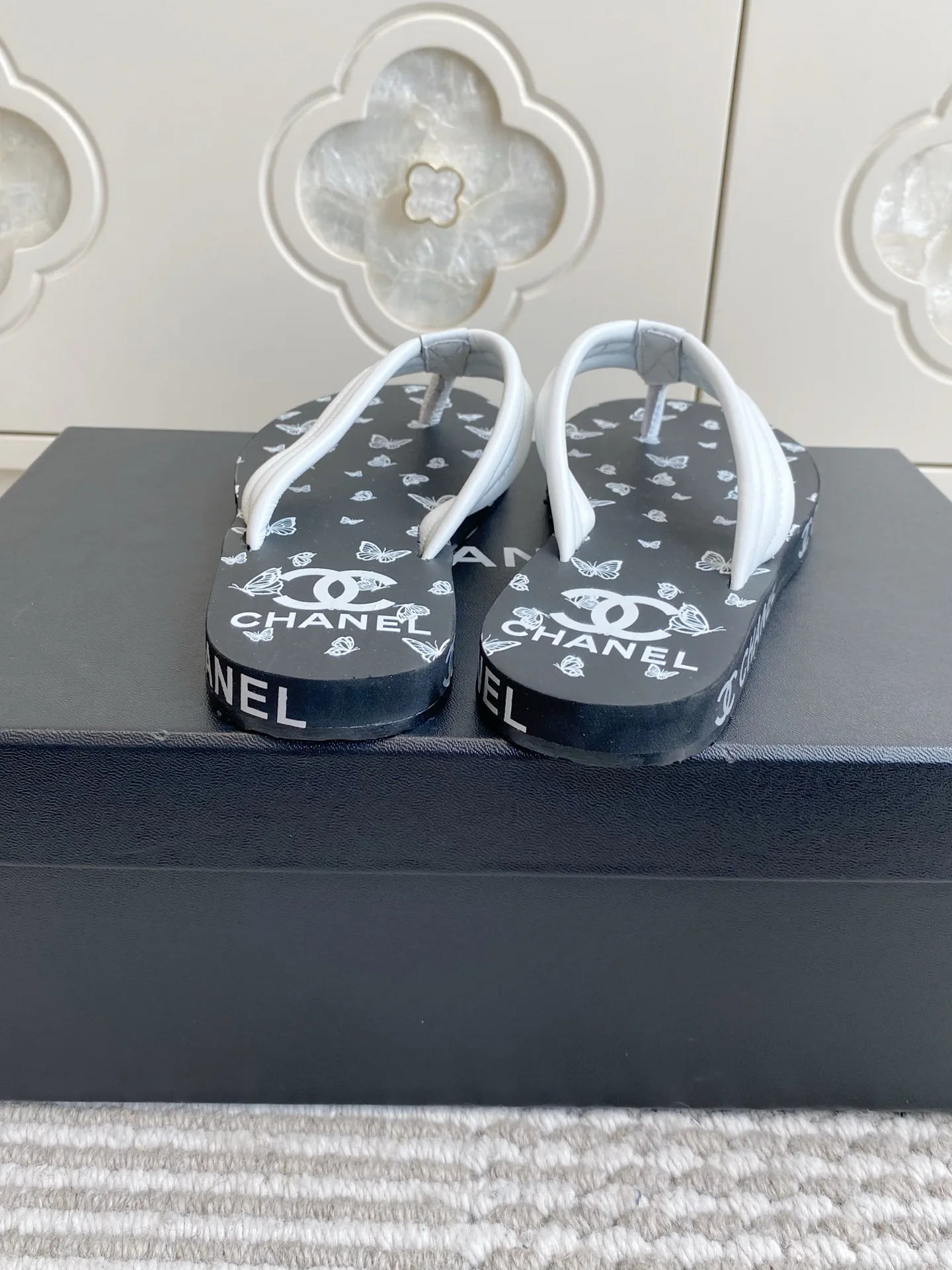 Шлепанцы Женские Chanel 11909738