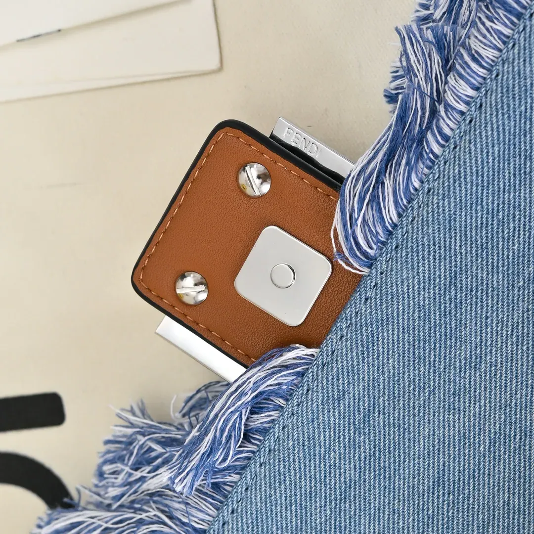 Сумки На Ремне Женские Fendi 513079