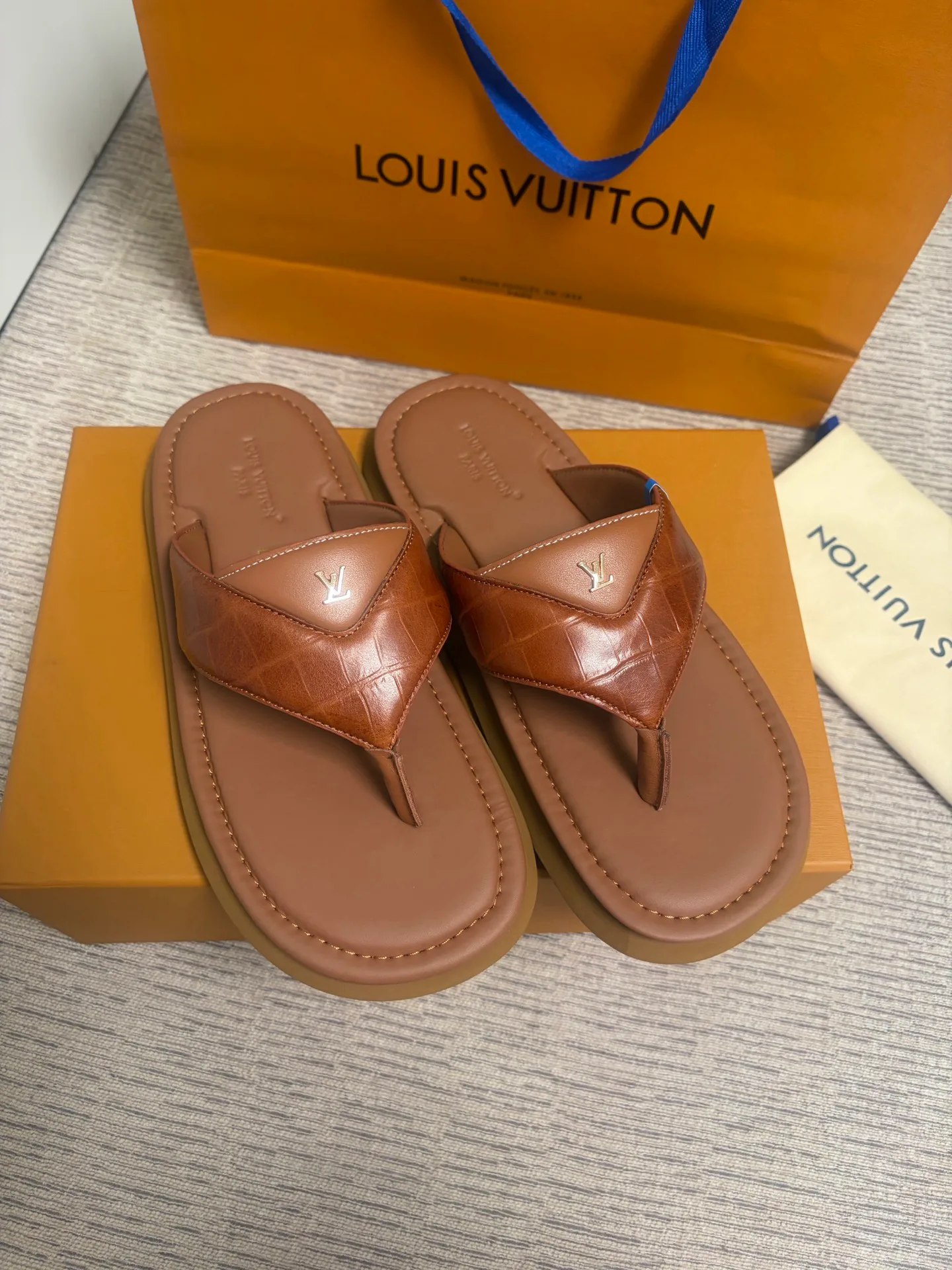 Шлепанцы Мужские Louis Vuitton 17530573