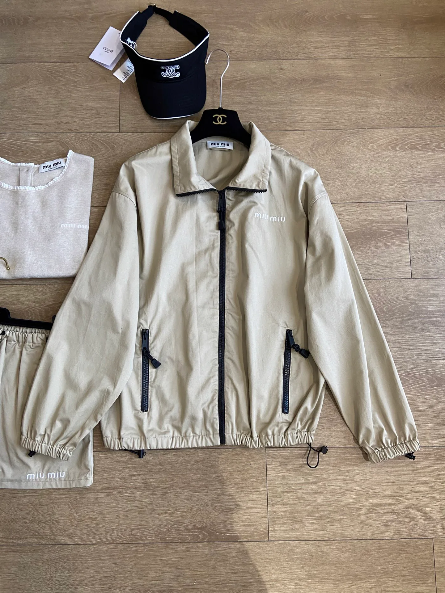 Куртки И Пуховики Женские Miu Miu 17687386