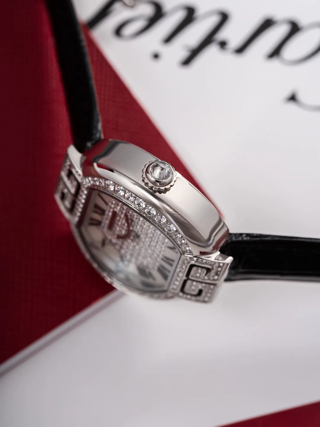 Часы Женские Cartier 18504504