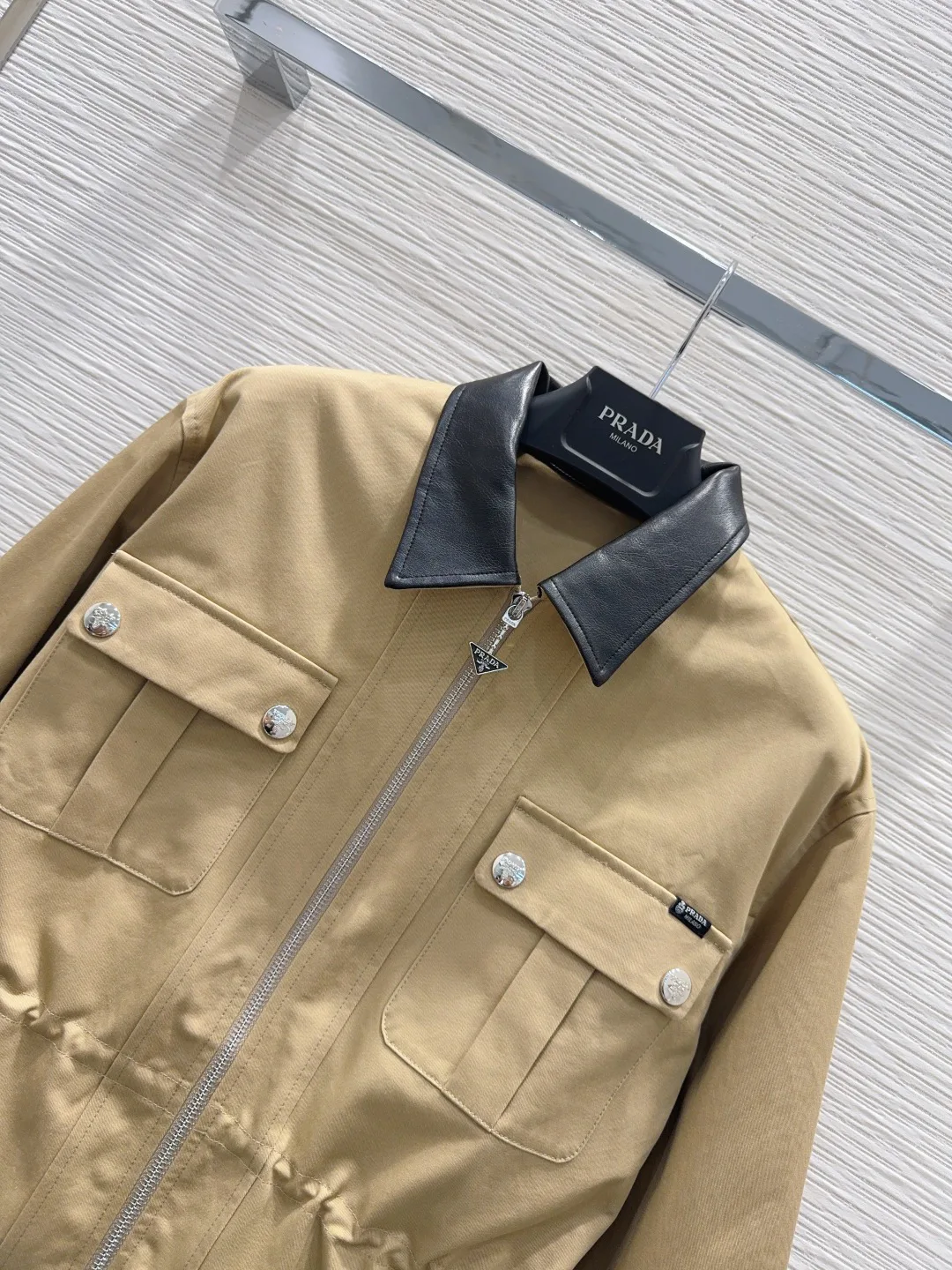 Куртки И Пуховики Женские Prada 18388682