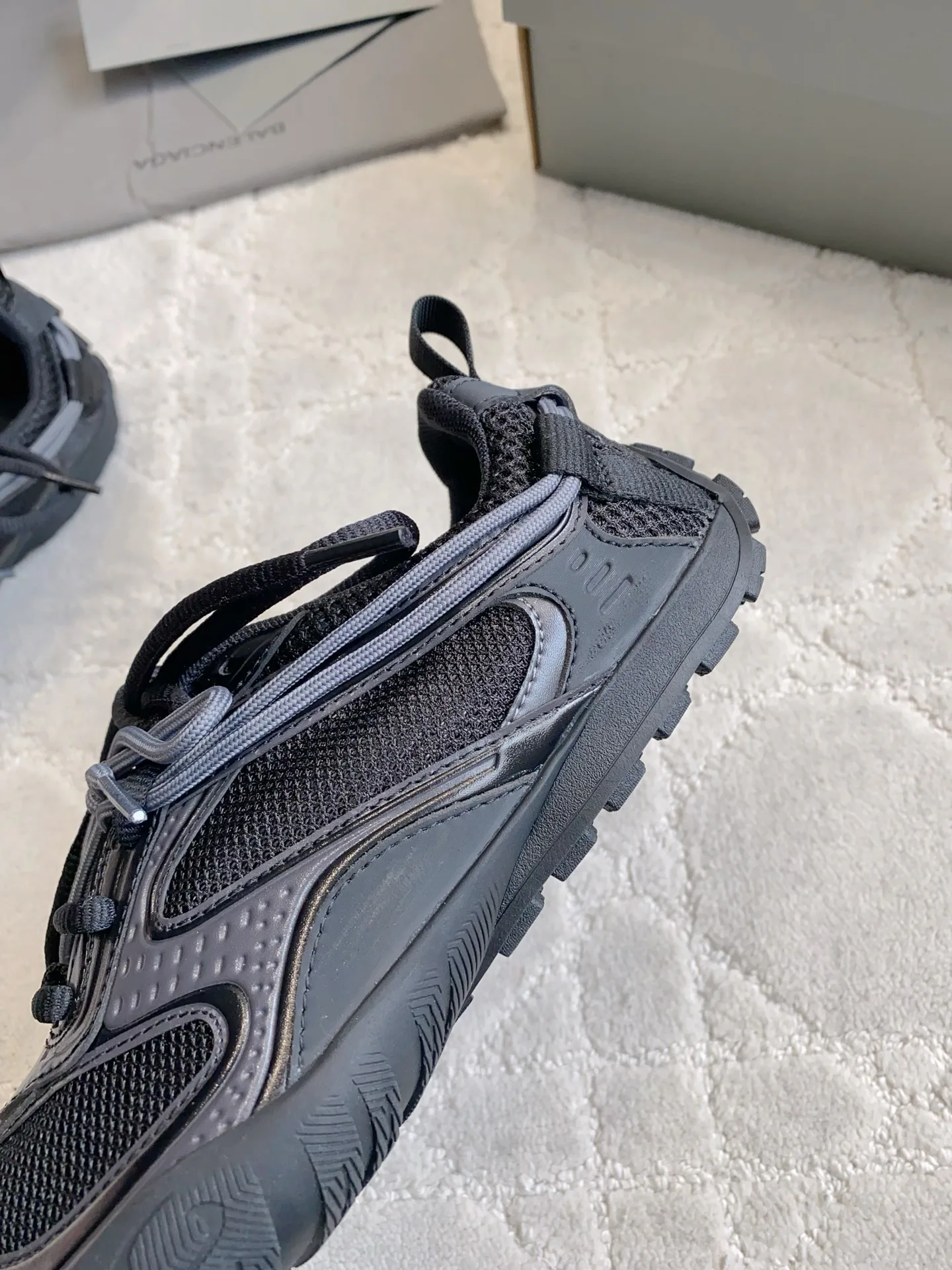 Кроссовки Женские Balenciaga 18133408