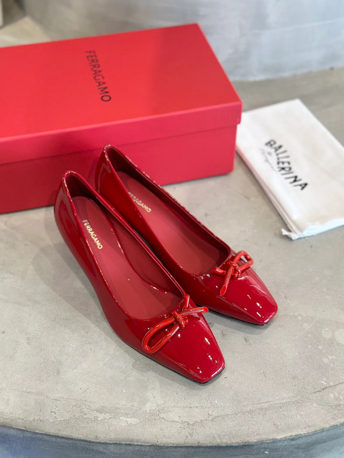 Туфли Женские Salvatore Ferragamo 18340737